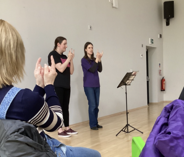 Hands & Voices trainee Sam practices with friends for her outreach workshop